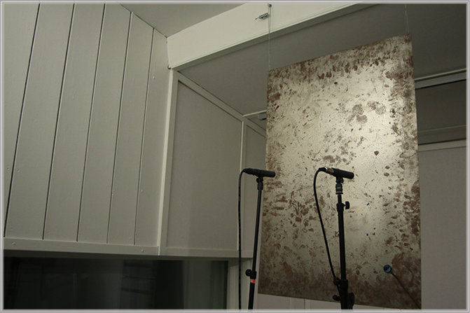 Reamping modular synthesizers through transducer-activated metallic sheet